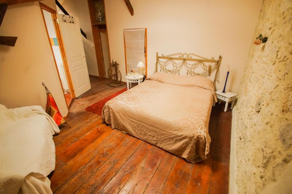 Chambres D'Hotes Domaine De La Rose Des Vents Castelnau-sur-l'Auvignon Ruang foto