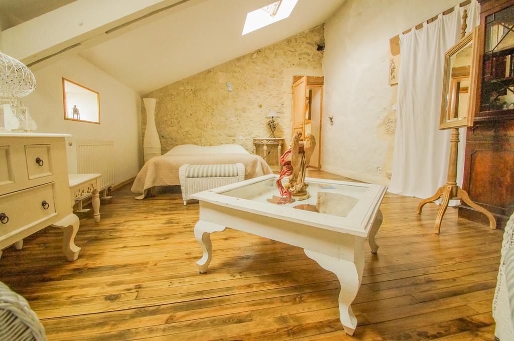 Chambres D'Hotes Domaine De La Rose Des Vents Castelnau-sur-l'Auvignon Ruang foto